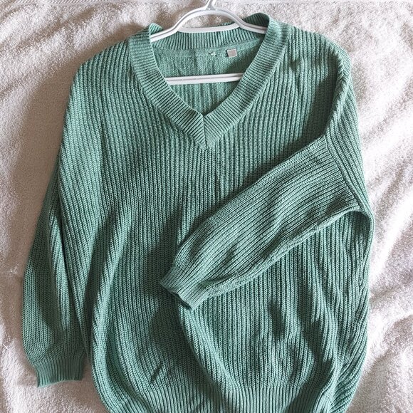 Simon's drop shoulder V-neck knit sweater, pale green - Picture 1 of 5